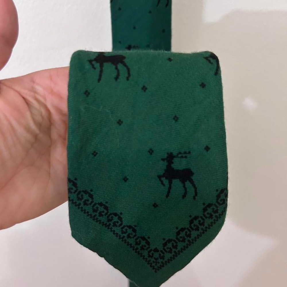Green and black‎ bandana necktie with a deer print